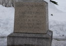 Памятник английскому мореплавателю Чарлзу Кларку в  Петропавловске-Камчатском