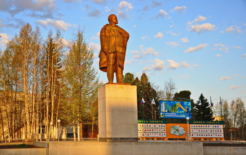 Памятник Ленину в Стрежевом Томской области
