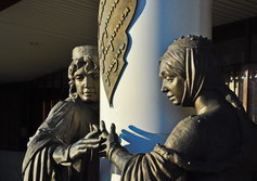Памятник "Любовью держится и движется жизнь" в Ноябрьске (ЯНАО) Тюменской обл
