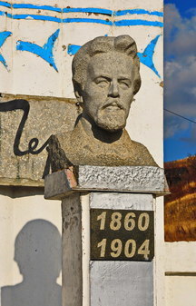 Бюст А.П.Чехова в бывшем городе Чехов на Сахалине