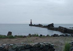 Створовые маяки у входа в морской торговый порт Холмск на Сахалине