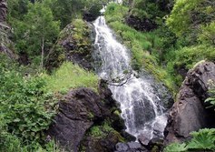Водопады и рыбный стан на речке Борисовке восточного побережья Сахалина
