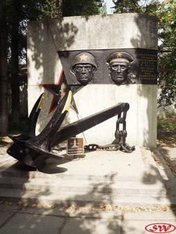Памятный знак в честь 30-летия победы в Великой Отечественной войне