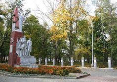 Памятник «Победы» и Аллея Героев в городском саду Воронежа
