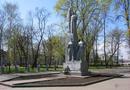 Памятник «Победы» и Аллея Героев в городском саду Воронежа
