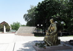 Мемориал погибшим землякам и Вечный огонь в Приморско-Ахтарске