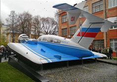 Памятник экраноплану "Волга-2" в Нижнем Новгороде