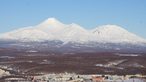 Авачинская бухта, Петропавловск и вулканы с Мишенной сопки 
