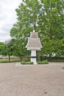 Памятник курсантам военно-морских училищ — участникам обороны Севастополя 1941–42 гг.