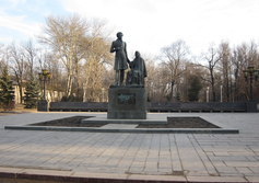 Памятник Пушкин и Арина Родионовна