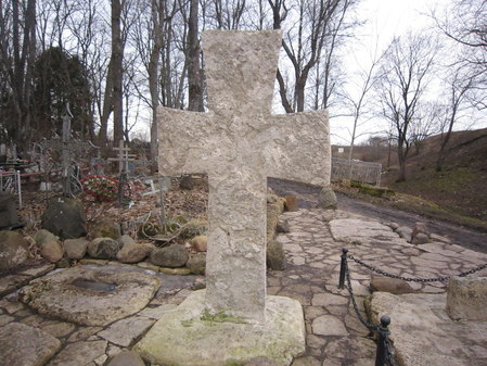 Труворов крест и городищенское кладбище