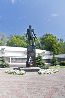 Памятник адмиралу Сенявину