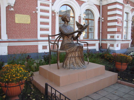 Памятник императрице Марии Александровне в Мариинске Кемеровской области