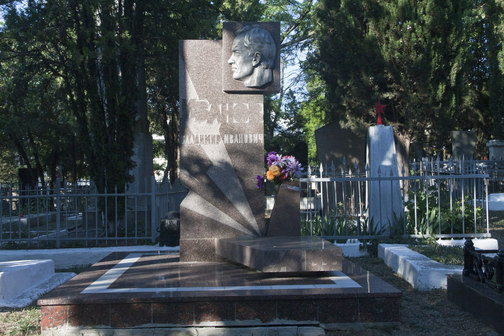 Памятник главному редактору "Славы Севастополя" Владимиру Иванову