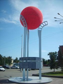 Памятник хоккею с мячом