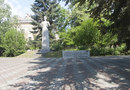 Памятник выпускникам мед. Института, погибшим в годы ВОВ