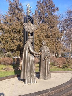 Памятник "Святые Петр и Феврония"