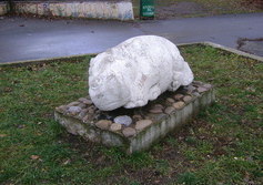 каменная статуя Ижевский бегемотик