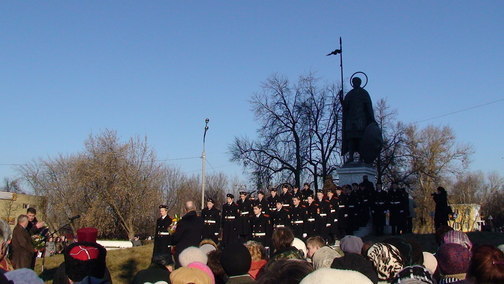 Памятник Дмитрию Солунскому в Дмитрове