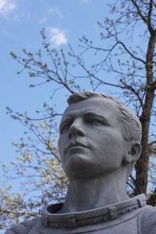 Памятник Ю. Гагарину и Планетарий