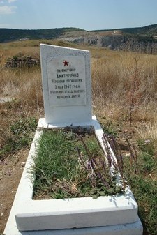Памятник пулеметчику Дмитриченко