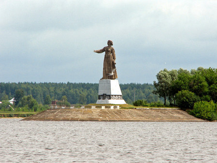 Монумент "Мать-Волга" в Рыбинске