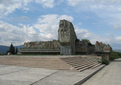 Памятник партизанам Крыма на шоссе Алушта - Ялта 5-й км