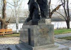 Памятник пионеру-партизану Вите Коробкову