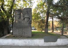Памятник воинам освободителям на пересечении ул.Севастопольская и ул.Данилова