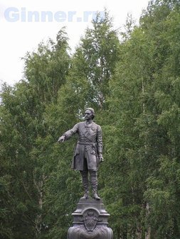 Памятник императору Петру Великому, основателю Петрозаводска