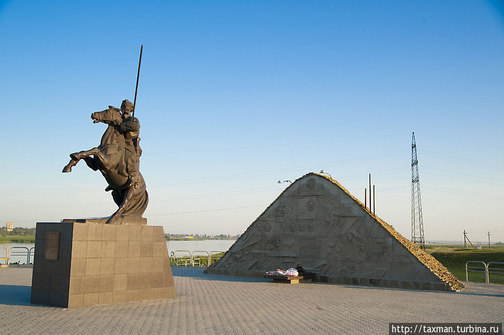 Памятник казачьему генералу Я.П. Бакланову, г. Волгодонск, Ростовская область