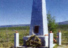 Памятник советским летчикам на трассе Колыма возле поселка Аркагала