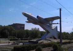 Памятник "Авиаторам всех поколений" (Ил-28) в Орске Оренбургской области