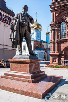  	Памятник Шаляпину