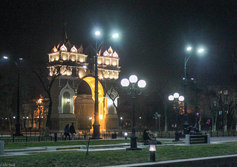 Триумфальная арка на набережной города Благовещенска