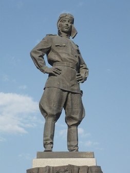 Памятник Герою Советского Союза А. И. Покрышкину