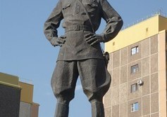 Памятник Герою Советского Союза А. И. Покрышкину