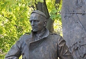 Памятник Константину Воробьёву