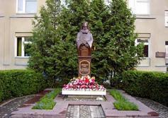 Памятник профессору медицины Архиепископу Луке