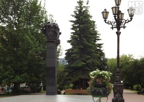 Памятник А.С. Пушкину на Театральной площади