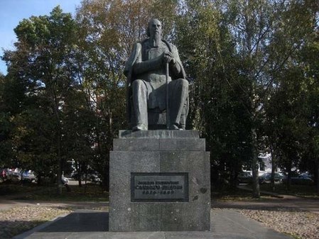 Памятник М. Е. Салтыкову-Щедрину