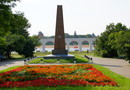 Обелиск в Ярославовом Дворище Великого Новгорода