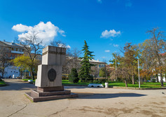 Памятник восстановителям города-героя Севастополя