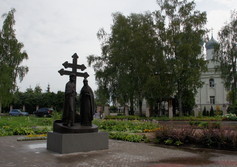 Памятник Святым Петру и Февронии в Великом Новгороде