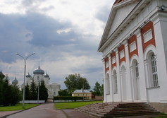 Крытый Манеж в историческом здании Великого Новгорода