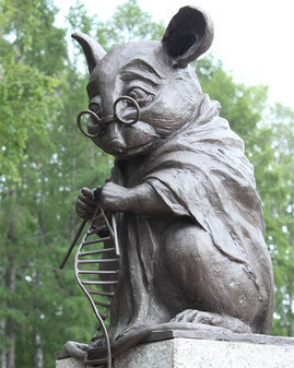 Памятник «Мышь, вяжущая нить ДНК»