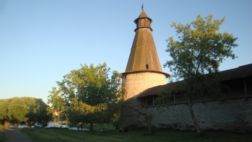 Высокая (Воскресенская) башня в Пскове