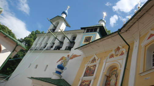 Звонница Псково-Печорского монастыря