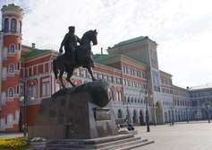 Памятник первому воеводе города Ивану Андреевичу Ноготкову-Оболенскому