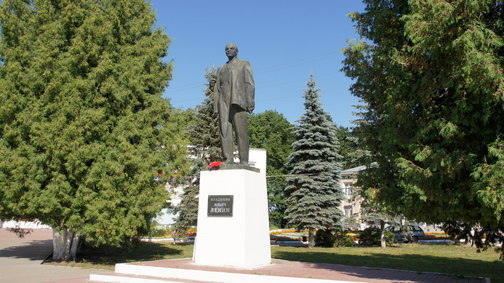 Памятник Ленину в Тарусе